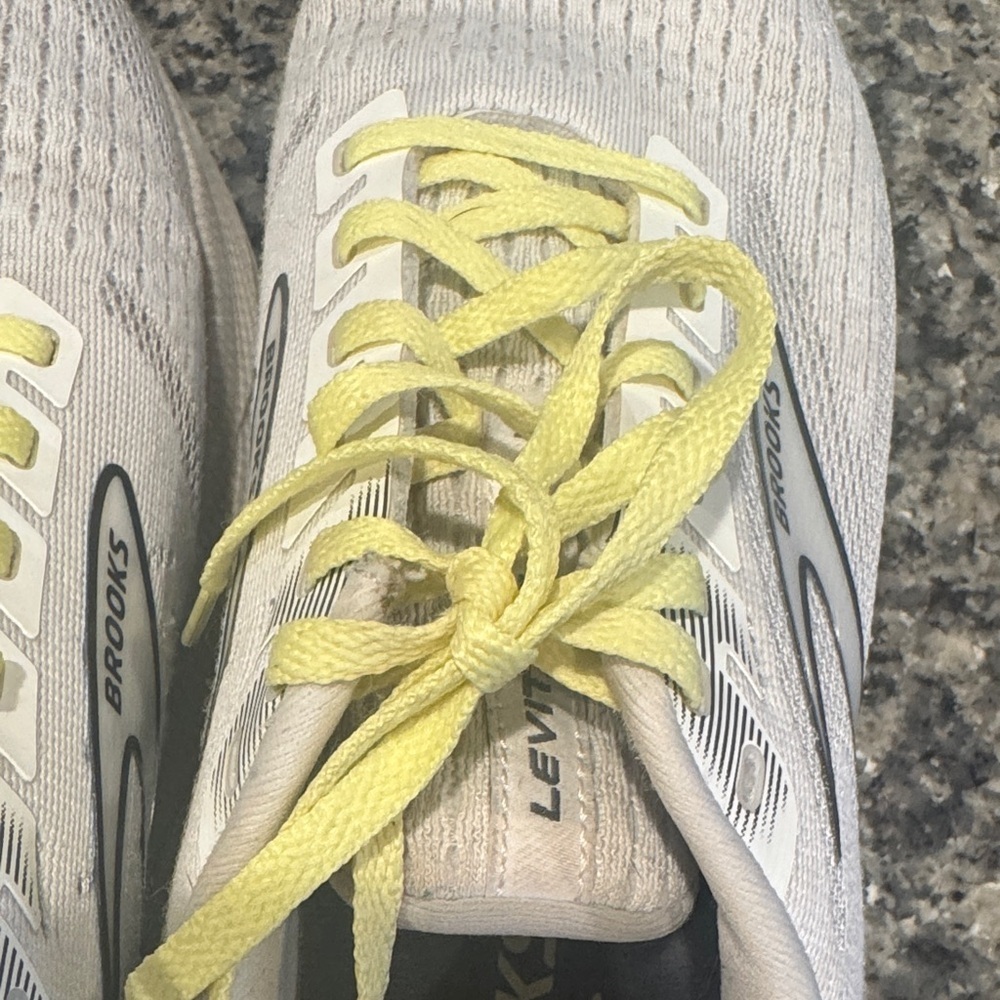 Women’s Size 9.5 Brooks White & Yellow Athletic Shoes - Picture 8 of 16